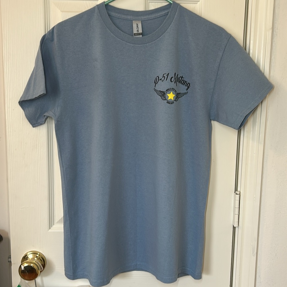 (NWOT) Gildan men’s Short Sleeve Aviation T-Shirt. Size Medium.